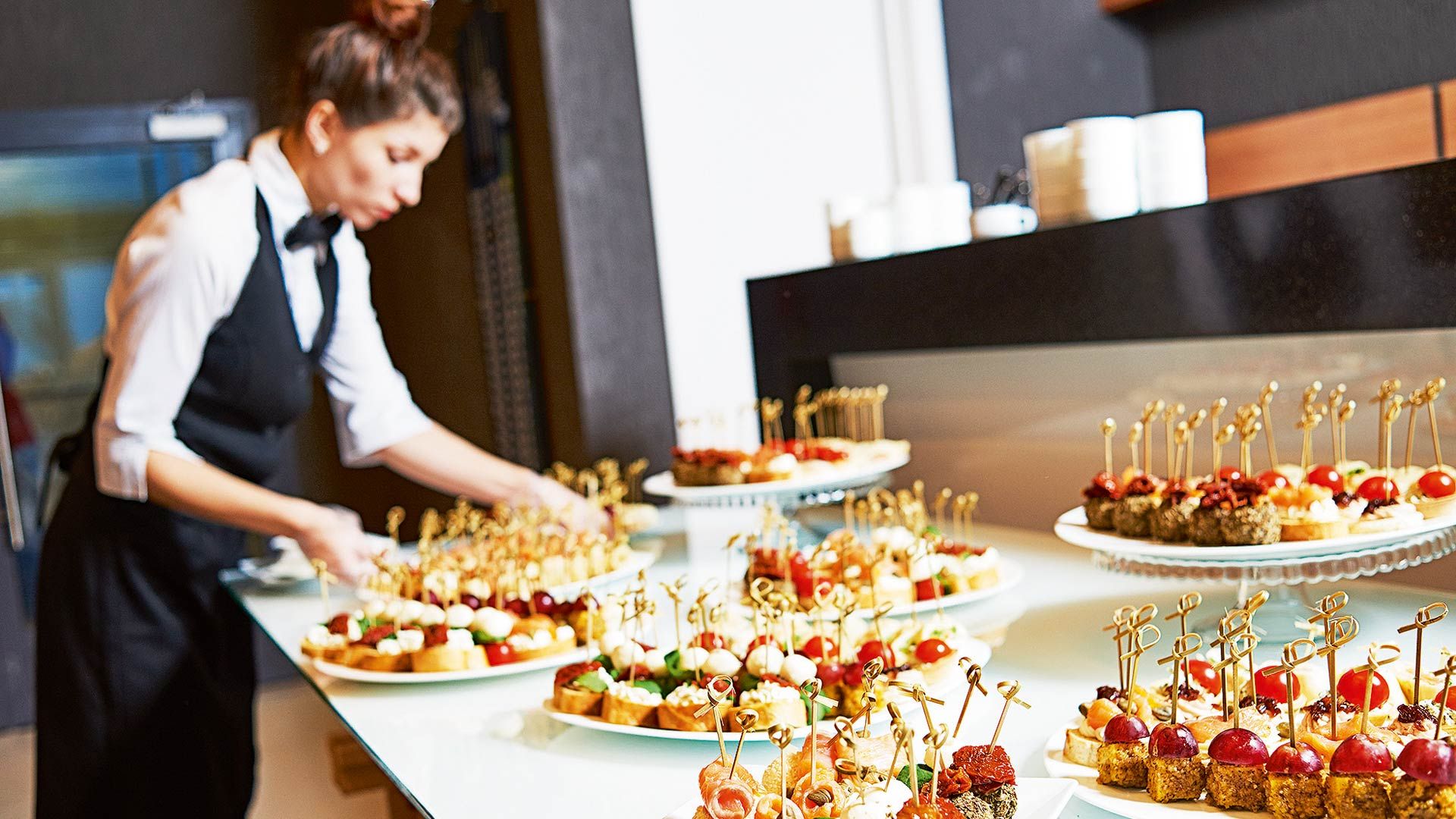 Montaje de catering producido en una cocina central